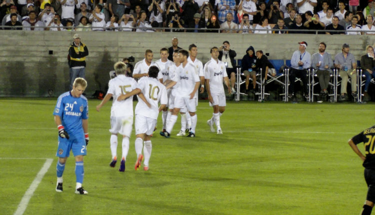 Benzema nikad ne peva himnu, evo i zašto Benzema nikad ne peva himnu, evo i zašto