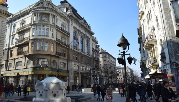 Nema novih mera, svi zdravstveni radnici dobiće po 10.000 dinara Nema novih mera, svi zdravstveni radnici dobiće po 10.000 dinara