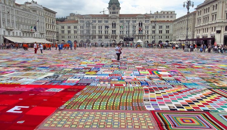 Koliko do sloma? Evropa pala na tepihu i kavijaru i otkrila razarajuću bolest Koliko do sloma? Evropa pala na tepihu i kavijaru i otkrila razarajuću bolest