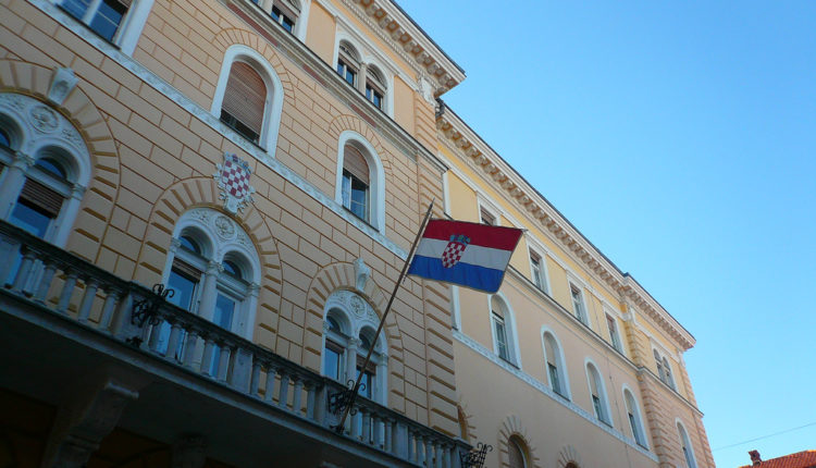 Kamenovane kuće Srba u zaleđu Zadra, a policija ćuti Kamenovane kuće Srba u zaleđu Zadra, a policija ćuti