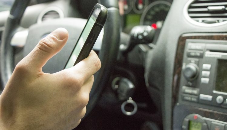 Zašto muškarac ne šalje prvi poruku Zašto muškarac ne šalje prvi poruku