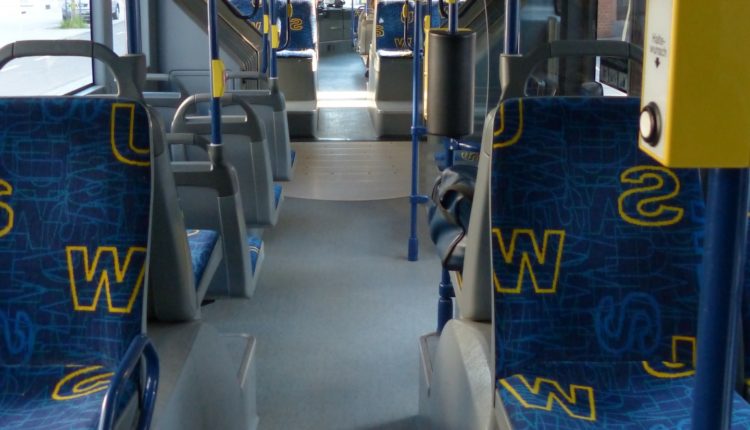 Vozač autobusa pronašao kesu sa 16.000 evra i uradio ono što mnogi ne bi Vozač autobusa pronašao kesu sa 16.000 evra i uradio ono što mnogi ne bi