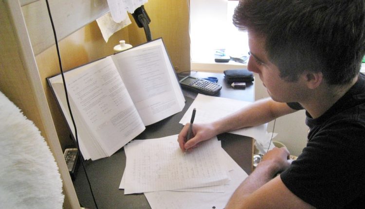 Velika novina na srpskim fakultetima: Studentima plata za učenje Velika novina na srpskim fakultetima: Studentima plata za učenje