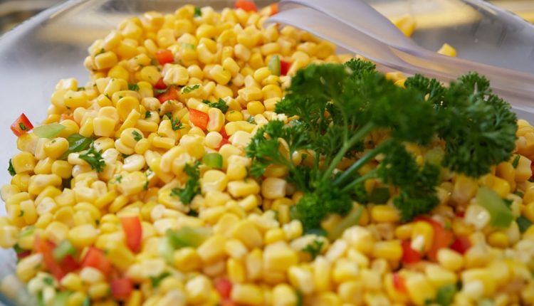 Samo 150 kalorija: Lagana salata sa kukuruzom Samo 150 kalorija: Lagana salata sa kukuruzom