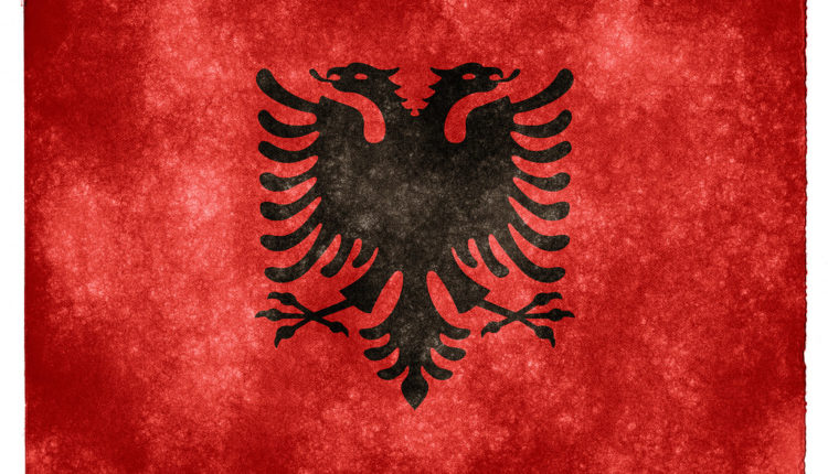 Novi skandal: Umešala se i UEFA zbog isticanja dvoglavog albanskog orla Novi skandal: Umešala se i UEFA zbog isticanja dvoglavog albanskog orla