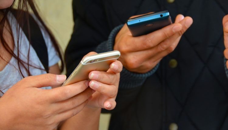 10 grešaka koje pravimo s mobilnim telefonom, a koje dovode do njegovog pregrevanja 10 grešaka koje pravimo s mobilnim telefonom, a koje dovode do njegovog pregrevanja