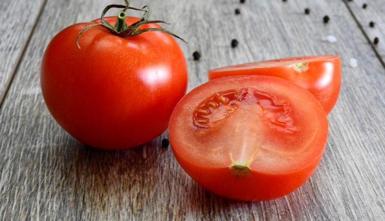 Kako znati da li je paradajz pun pesticida: Ako u sredini ima ovakvu boju, ni slučajno ga nemojte jesti