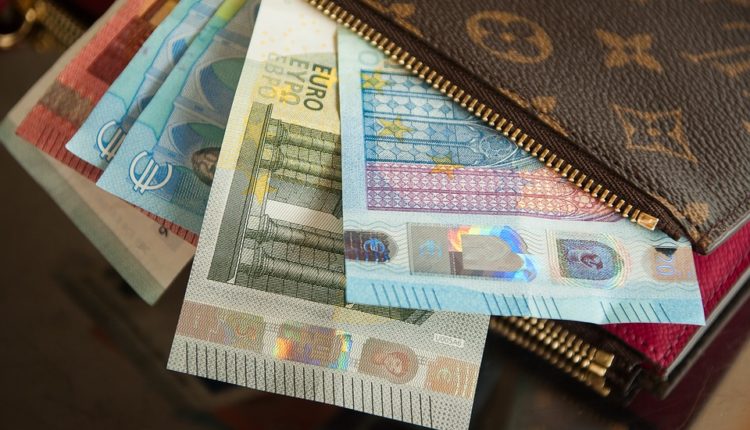 Ove 3 navike donose novac u kuću, primenite ih odmah i para vam neće nedostajati Ove 3 navike donose novac u kuću, primenite ih odmah i para vam neće nedostajati