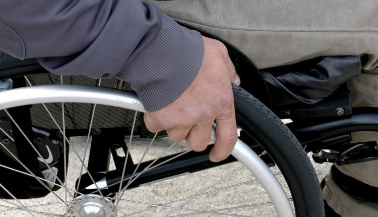 Neverovatan pokušaj: Baba u invalidskim kolicima švercovala 3 kg kokaina Neverovatan pokušaj: Baba u invalidskim kolicima švercovala 3 kg kokaina