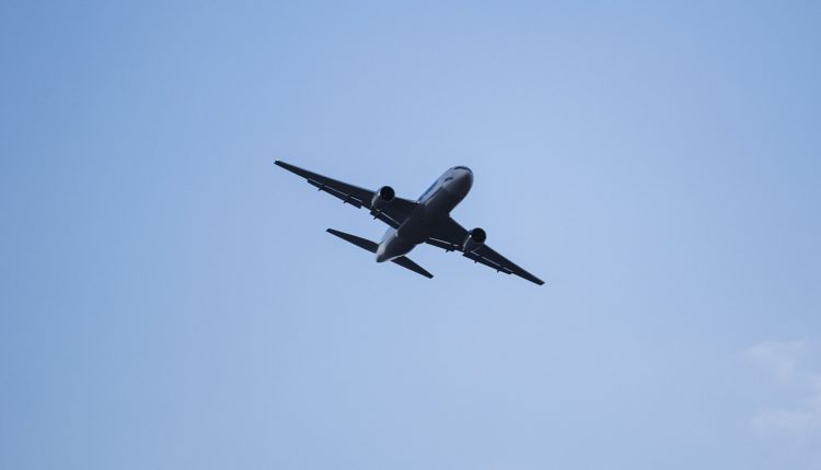 Šokirali putnike: Hitno morali da vrate avion, zaboravili – srce za transplantaciju Šokirali putnike: Hitno morali da vrate avion, zaboravili – srce za transplantaciju