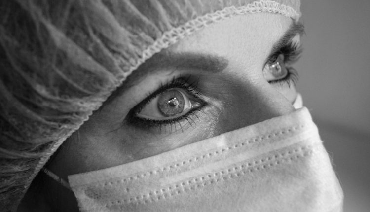 Medicinska sestra tvrdi da su svi zaraženi koronom koje je lečila imali ovaj simptom Medicinska sestra tvrdi da su svi zaraženi koronom koje je lečila imali ovaj simptom