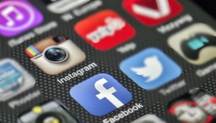Panika širom sveta: Instagram i Fejsbuk pali istovremeno! Panika širom sveta: Instagram i Fejsbuk pali istovremeno!