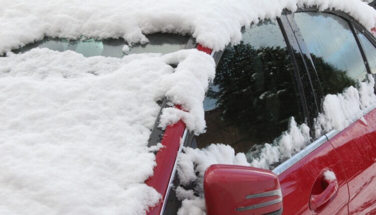 Ovih 8 stvari svaki auto treba da ima zimi, jedna vam ne bi nikad pala na pamet, a sjajna je