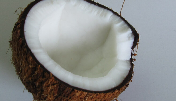 Svakog jutra pila je kokosovo ulje na prazan stomak, ono što joj se desilo iznenadilo sve
