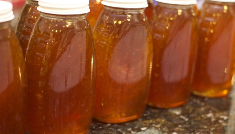 ISPRAVKA: Mešavina meda i kurkume ne sprečava rak i nije najmoćniji antibiotik