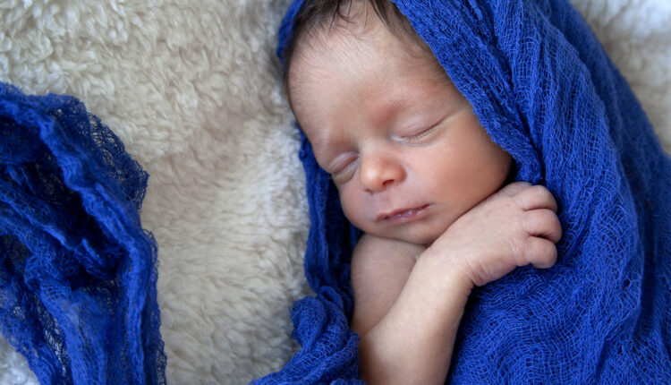 Italijanski dečak rođen dva meseca nakon svog brata blizanca