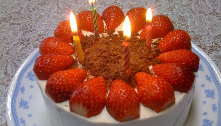 Lepša od sladoleda: Bakina voćna torta sa jagodama Lepša od sladoleda: Bakina voćna torta sa jagodama