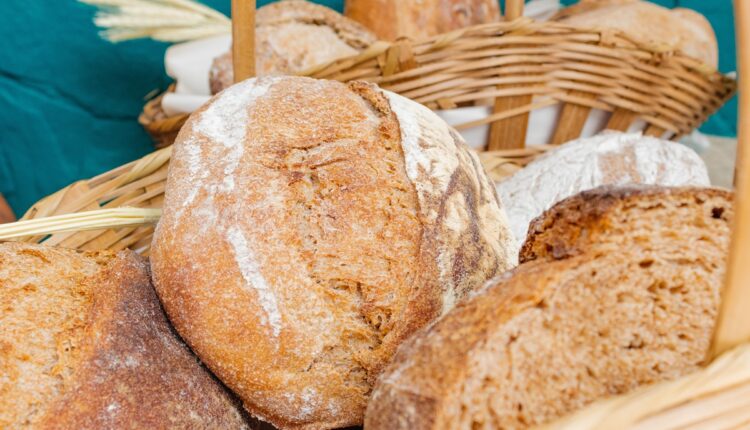 Hleb koji ste kupili juče može biti još bolji danas: Uz ovaj trik vratite mu ukus i svežinu za samo 10 minuta