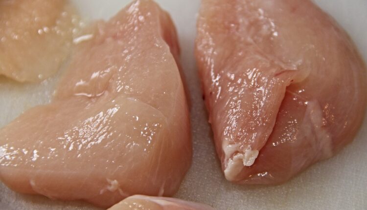 Glavni uzrok srčanih oboljenja: Ako vidite OVU liniju na piletini, nemojte je jesti (foto)