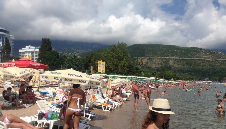 Turistkinja se porodila na plaži, nije ni znala da je trudna