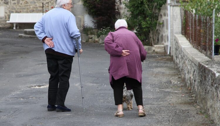 Roditelji ćerki ostavili preko 100.000 evra nasledstva, a sada traže da im vrati novac Roditelji ćerki ostavili preko 100.000 evra nasledstva, a sada traže da im vrati novac