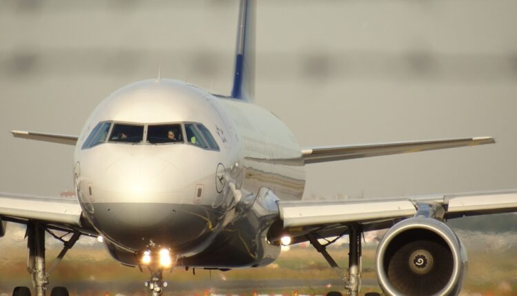 Zoran se zaljubio u stjuardesu, pa lagao da je u avionu postavljena bomba Zoran se zaljubio u stjuardesu, pa lagao da je u avionu postavljena bomba