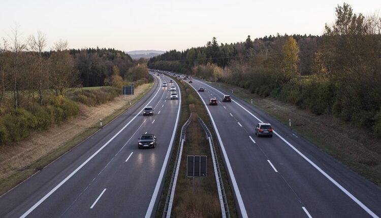 Zaustavili auto na granici Nemačke i Švajcarske pa u čudu gledali ko je sve u njemu