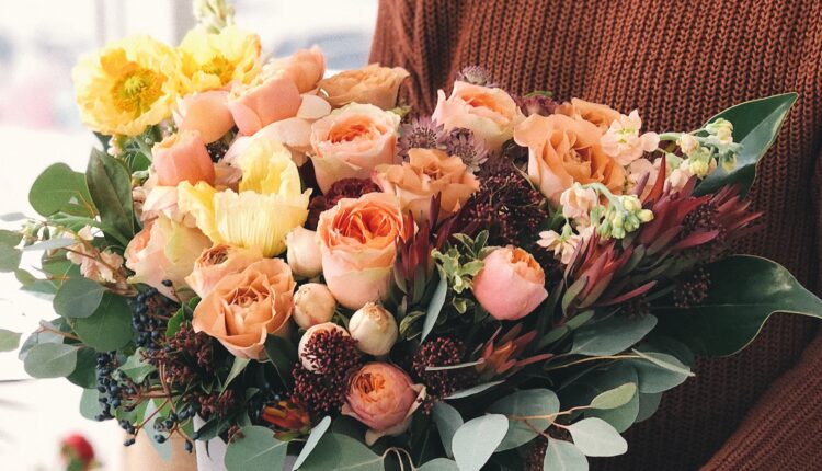 Kako da vam buket cveća traje danima: Genijalan trik koji koriste i cvećari