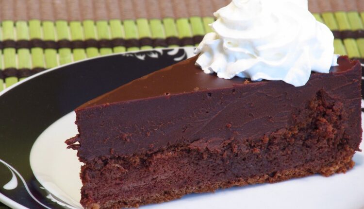 Očarala sve domaćice: Torta sa crnom čokoladom i pudingom