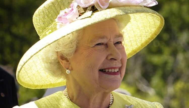Nikad intimniji detalji iz života Elizabete II: Na porođaju su je drogirali, a sumnja se da je imala i rak Nikad intimniji detalji iz života Elizabete II: Na porođaju su je drogirali, a sumnja se da je imala i rak