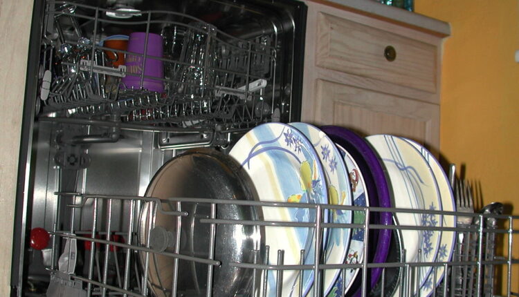Nemojte vaditi sudove iz mašine odmah nakon pranja!