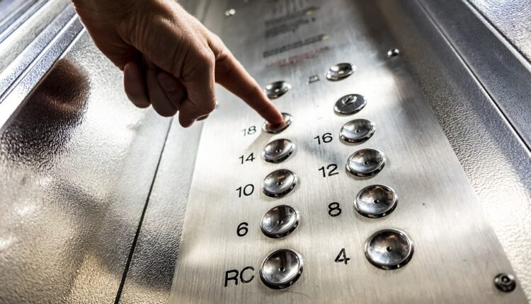 Mislite da znate da pravilno pozovete lift? Evo kako se on zaista koristi Mislite da znate da pravilno pozovete lift? Evo kako se on zaista koristi