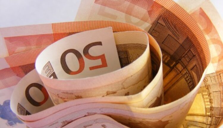 Kolike su plate u regionu: U Sloveniji skoro 1.200 evra, Srbija pretekla BiH Kolike su plate u regionu: U Sloveniji skoro 1.200 evra, Srbija pretekla BiH