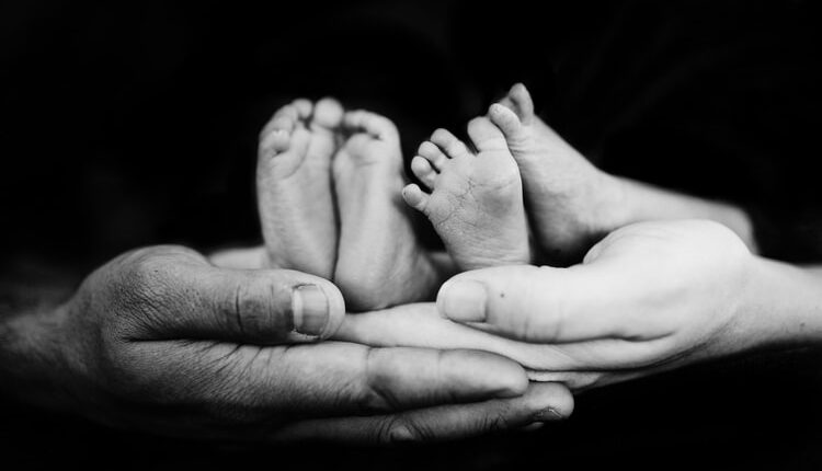 Novopečeni otac blizanaca saznao strašnu istinu: Jedna beba nije njegova