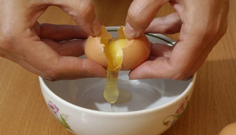 Verovatno sve vreme pogrešno razbijate jaja: Ovo je ispravan i čist način