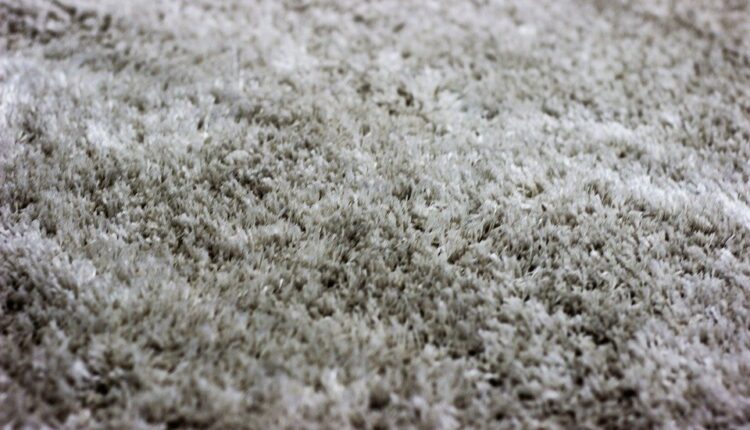 Kako očistiti čupavi tepih: Uz ove trikove biće kao nov