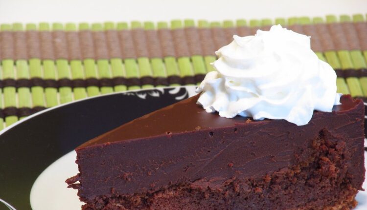 Čokoladna torta gotova za 5 minuta Čokoladna torta gotova za 5 minuta