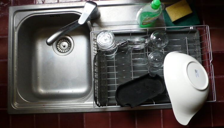 Domaćice prave ove 4 greške pri čišćenju sudopere