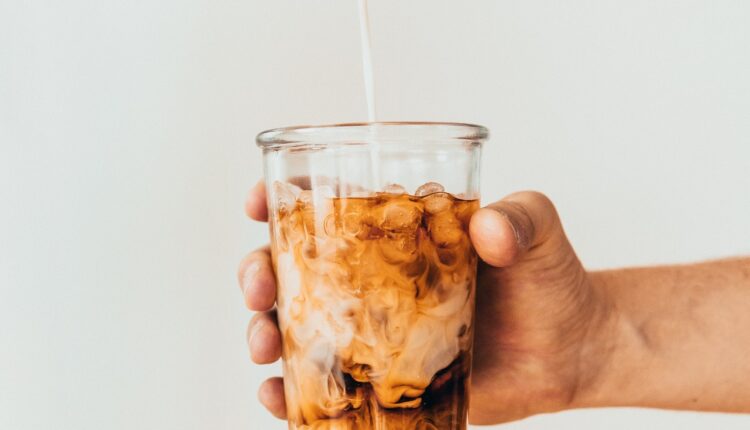 Pravo letnje piće: Recept za ledenu kafu koja će vas osvežiti u trenu
