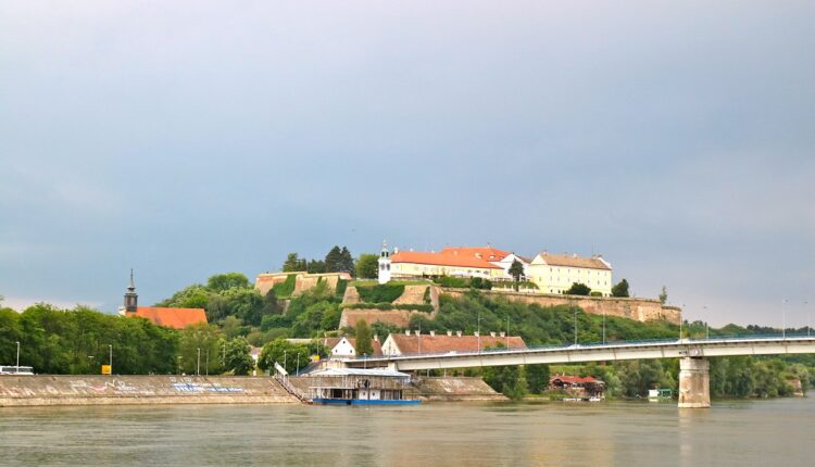 Preti li žarište na Tvrđavi: Sve više zaraženih, a Egzit nudi popuste… Preti li žarište na Tvrđavi: Sve više zaraženih, a Egzit nudi popuste…