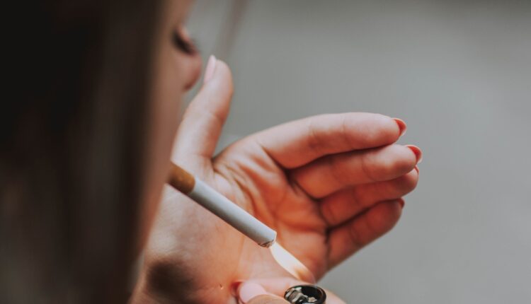 Pušenje uništava celo telo, a Srbi dnevno za cigarete potroše 4,1 milion evra Pušenje uništava celo telo, a Srbi dnevno za cigarete potroše 4,1 milion evra