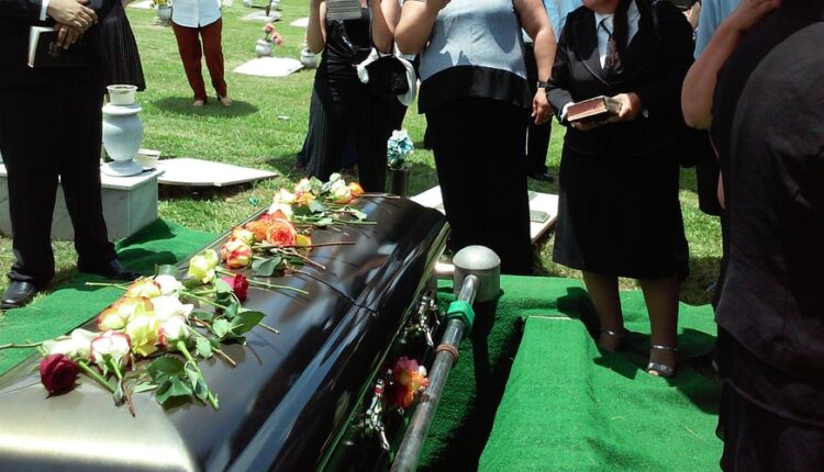 Da ne poverujete: 9 najbizarnijih zahteva za sahranu