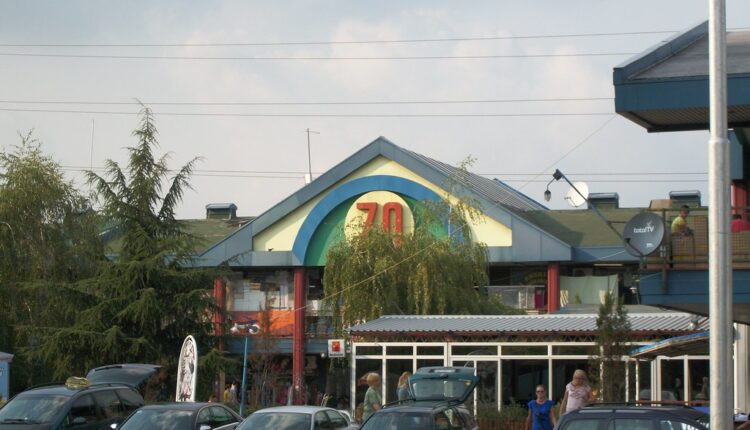 Produžava se rad kafića i restorana do 1 sat? Produžava se rad kafića i restorana do 1 sat?
