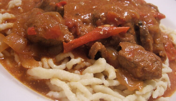 Na ovaj GULAŠ niko nije ostao imun (recept) Na ovaj GULAŠ niko nije ostao imun (recept)