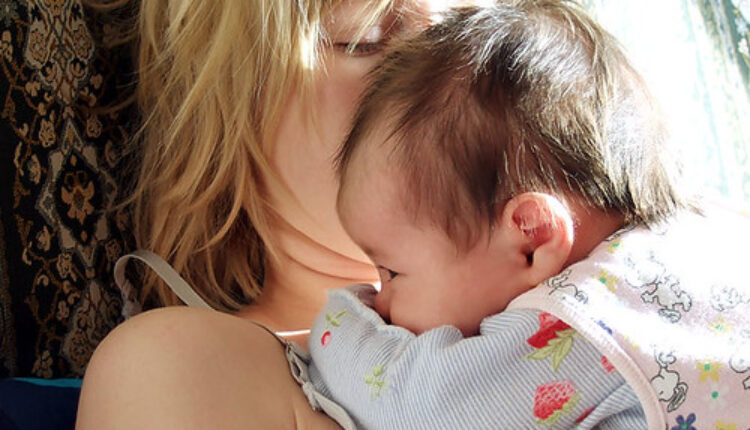 5 laži u koje majke poveruju kada dobiju bebu