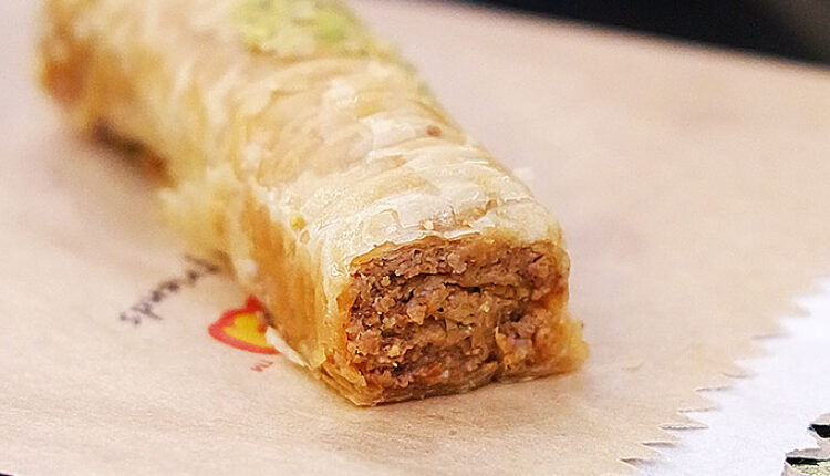 Baklava sa mlevenim keksom Baklava sa mlevenim keksom
