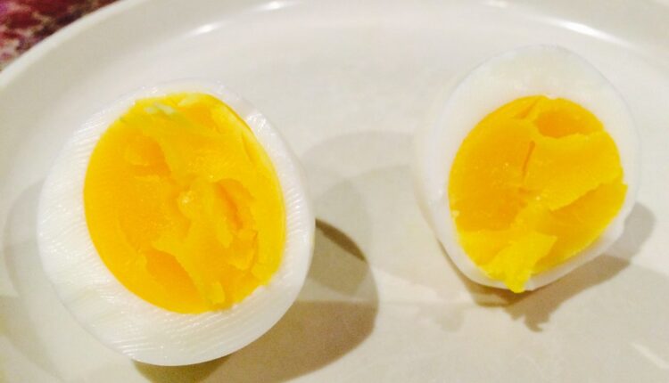 Revolucionarna ideja: Skuvala jaja, a da posle nije morala da ih ljušti (foto)