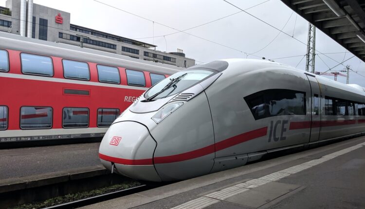 Bosanac napravio haos u Nemačkoj, zaustavio voz koji juri 320 km/h Bosanac napravio haos u Nemačkoj, zaustavio voz koji juri 320 km/h