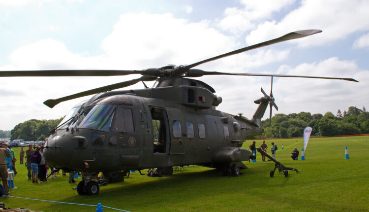 Šokantno: Specijalci ubili vezanog zarobljenika jer nije bilo mesta u helikopteru Šokantno: Specijalci ubili vezanog zarobljenika jer nije bilo mesta u helikopteru