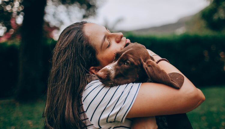 3 neobična načina na koja vam vaš pas pokazuje da vas voli